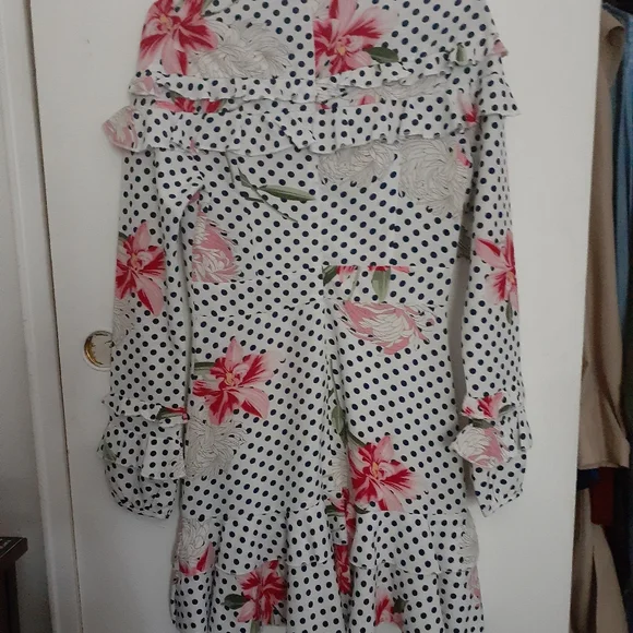 Boohoo flower and Polka dot dress - Picture 6 of 8